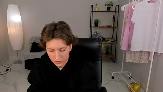 Klare Jinn online show from April 4, 1:19 pm