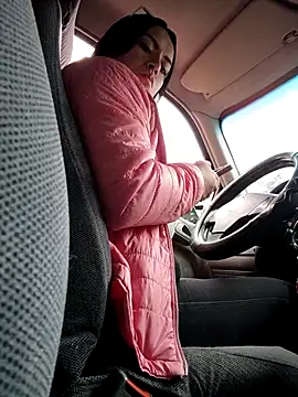 Snapshot of Lesli_26 chatting on April 7, 3:12 pm Lesli 26 online show from April 7, 3:12 pm