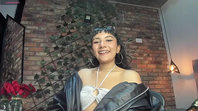 Snapshot of Hanna_Clark__ chatting on May 15, 2:46 pm Hanna Clark online show from May 15, 2:46 pm