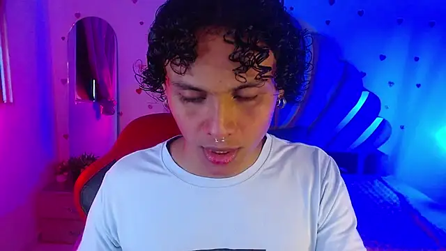 Snapshot of elio_fox chatting on April 5, 11:51 am elio fox online show from April 5, 11:51 am