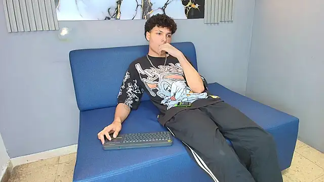 GOMEZZ 07 online show from April 7, 7:36 pm