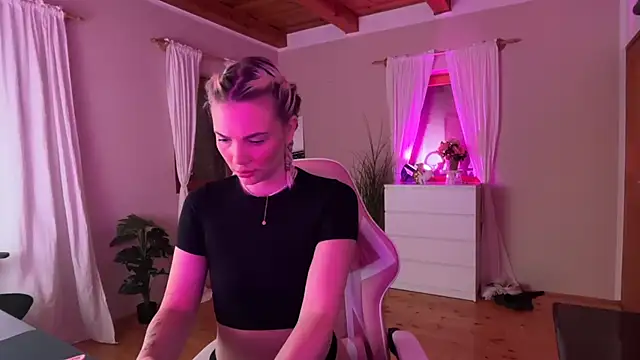 Foxy  Bite online show from May 24, 11:04 am