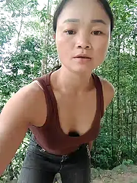 Tieuvy122 online show from May 19, 1:56 am