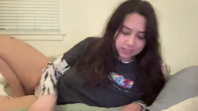 Snapshot of ariaxm00n chatting on April 5, 7:05 am ariaxm00n online show from April 5, 7:05 am