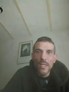 Snapshot of Guillelp chatting on May 18, 11:21 pm Guillelp online show from May 18, 11:21 pm