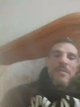 Snapshot of Guillelp chatting on May 20, 11:44 pm Guillelp online show from May 20, 11:44 pm
