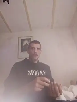 Snapshot of Guillelp chatting on May 22, 12:33 pm Guillelp online show from May 22, 12:33 pm