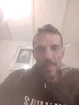 Snapshot of Guillelp chatting on May 23, 3:56 am Guillelp online show from May 23, 3:56 am