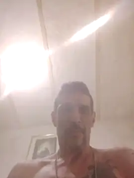 Snapshot of Guillelp chatting on June 7, 2:05 am Guillelp online show from June 7, 2:05 am