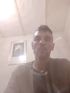Snapshot of Guillelp chatting on June 13, 1:53 pm Guillelp online show from June 13, 1:53 pm