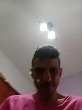 Snapshot of Guillelp chatting on July 15, 7:08 pm Guillelp online show from July 15, 7:08 pm