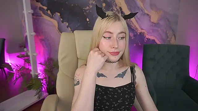 MelaniiePlay online show from May 25, 1:17 pm
