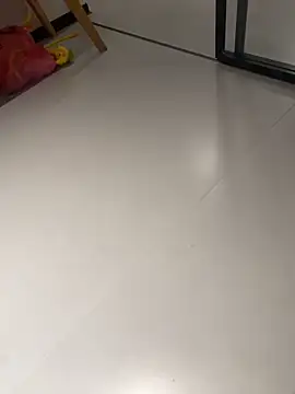 klcm002 online show from April 2, 12:25 pm