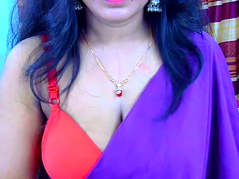 Snapshot of Noor_Zarin chatting on April 12, 12:48 am Noor Zarin online show from April 12, 12:48 am