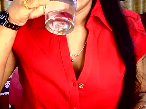 Snapshot of Noor_Zarin chatting on April 15, 7:58 pm Noor Zarin online show from April 15, 7:58 pm