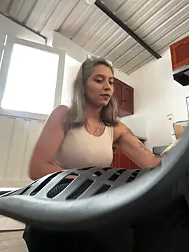 Isabella varella- online show from June 23, 2:15 pm
