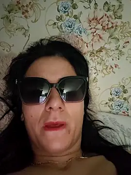 Snapshot of sara_41 chatting on April 5, 8:22 am sara 41 online show from April 5, 8:22 am