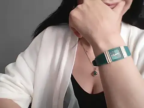 Snapshot of sara_41 chatting on April 15, 8:32 am sara 41 online show from April 15, 8:32 am