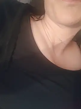 Snapshot of sara_41 chatting on May 20, 9:10 pm sara 41 online show from May 20, 9:10 pm