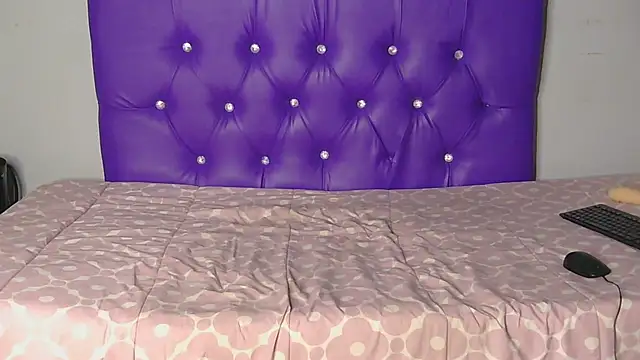 Snapshot of ThickGripper chatting on April 18, 6:34 pm ThickGripper online show from April 18, 6:34 pm