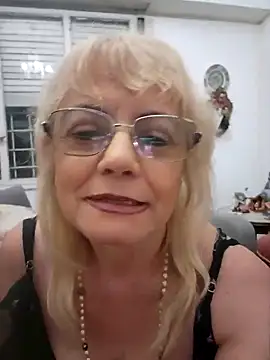 Snapshot of MatureElegantWidow chatting on April 3, 10:19 pm MatureElegantWidow online show from April 3, 10:19 pm