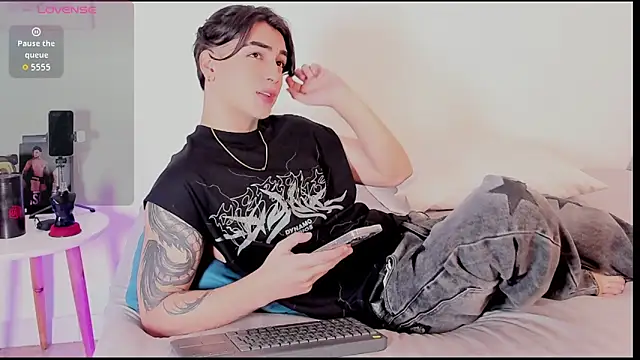 Thiago angel online show from April 22, 6:05 am