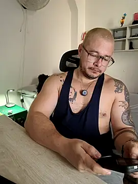 Snapshot of Alton_Mason chatting on July 6, 3:03 pm Alton Mason online show from July 6, 3:03 pm