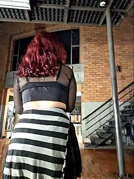 Snapshot of Ayleeen25 chatting on April 5, 1:03 am Ayleeen25 online show from April 5, 1:03 am