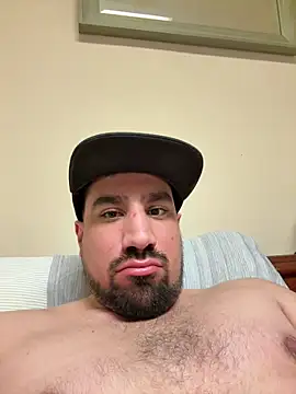 Snapshot of daddyking1013 chatting on April 3, 4:54 am daddyking1013 online show from April 3, 4:54 am