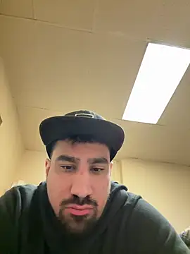 Snapshot of daddyking1013 chatting on April 4, 4:11 am daddyking1013 online show from April 4, 4:11 am