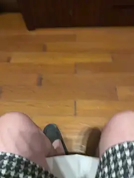 L7D8521 online show from April 6, 1:23 pm