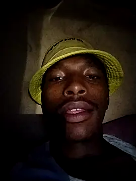 Snapshot of alphamale25 chatting on April 5, 6:38 pm alphamale25 online show from April 5, 6:38 pm