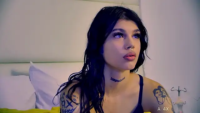 YasminnStorm online show from May 13, 4:43 am