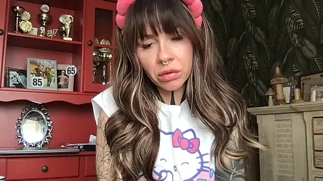 GoddessBetty online show from April 3, 12:58 pm