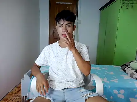 Snapshot of valerio_fernan chatting on July 13, 11:51 pm valerio fernan online show from July 13, 11:51 pm
