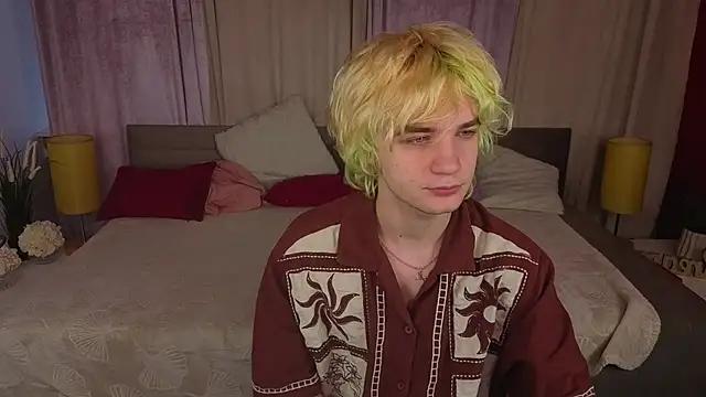 Snapshot of JameMilann chatting on April 6, 6:14 am JameMilann online show from April 6, 6:14 am