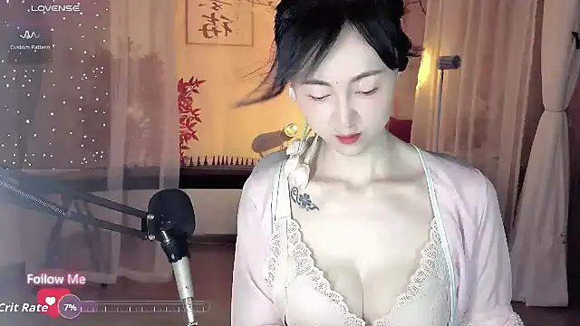 Snapshot of noomi-1111 chatting on June 3, 12:35 am noomi-1111 online show from June 3, 12:35 am