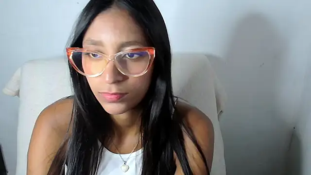 Snapshot of valenxx_ chatting on April 3, 6:39 pm valenxx online show from April 3, 6:39 pm