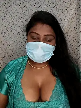 Romantic Woman online show from May 5, 7:00 pm