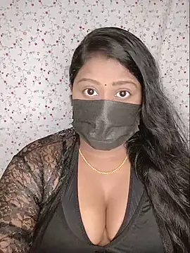 Snapshot of Romantic_Woman chatting on June 5, 6:02 pm Romantic Woman online show from June 5, 6:02 pm