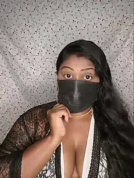 Snapshot of Romantic_Woman chatting on June 7, 6:22 pm Romantic Woman online show from June 7, 6:22 pm