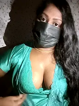 Snapshot of Romantic_Woman chatting on June 8, 7:47 pm Romantic Woman online show from June 8, 7:47 pm