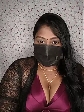Snapshot of Romantic_Woman chatting on June 13, 6:17 pm Romantic Woman online show from June 13, 6:17 pm