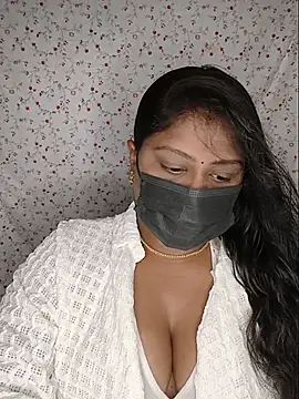 Snapshot of Romantic_Woman chatting on July 11, 6:32 pm Romantic Woman online show from July 11, 6:32 pm