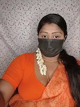 Snapshot of Romantic_Woman chatting on July 18, 6:23 pm Romantic Woman online show from July 18, 6:23 pm