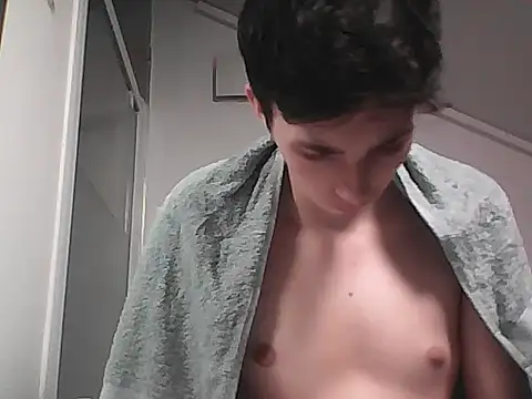 Snapshot of biscotte-du-85 chatting on April 5, 6:32 am biscotte-du-85 online show from April 5, 6:32 am