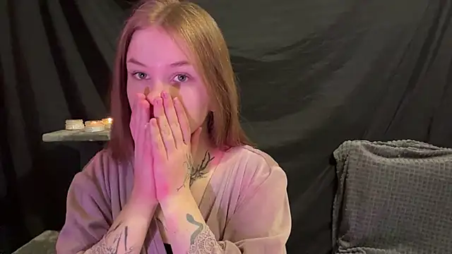 KellyRose online show from April 30, 6:14 pm