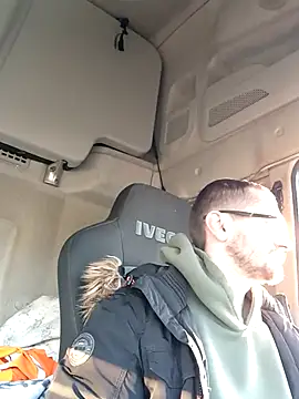 jozsi1995 online show from April 7, 4:57 am