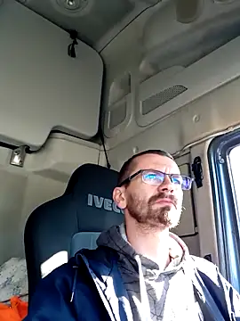 jozsi1995 online show from April 9, 7:58 am