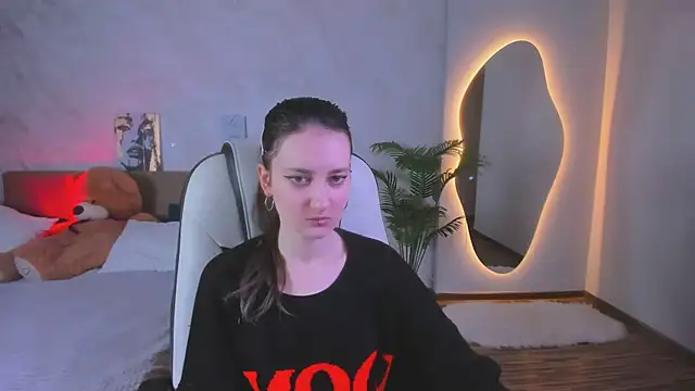  SummerLila online show from April 6, 1:56 pm